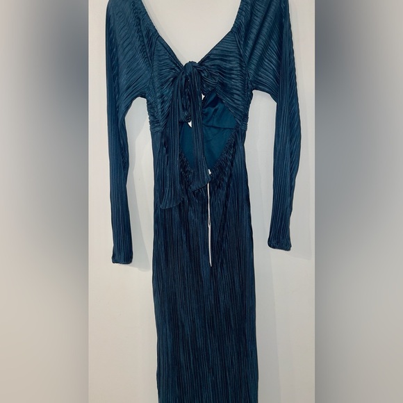 Gilli Blue Pleated Dress. NWT - Picture 4 of 7